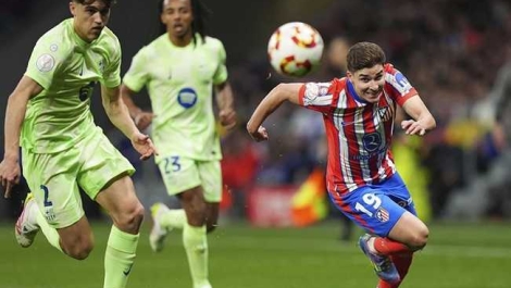 Перейдет ли Альварес в Барселону или Арсенал? Вероятность трансфера мала