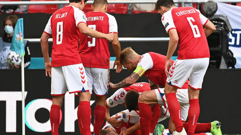 Кристиан Эриксен потерял сознание в матче Дания – Финляндия. Игру доиграют сегодня в 21:30